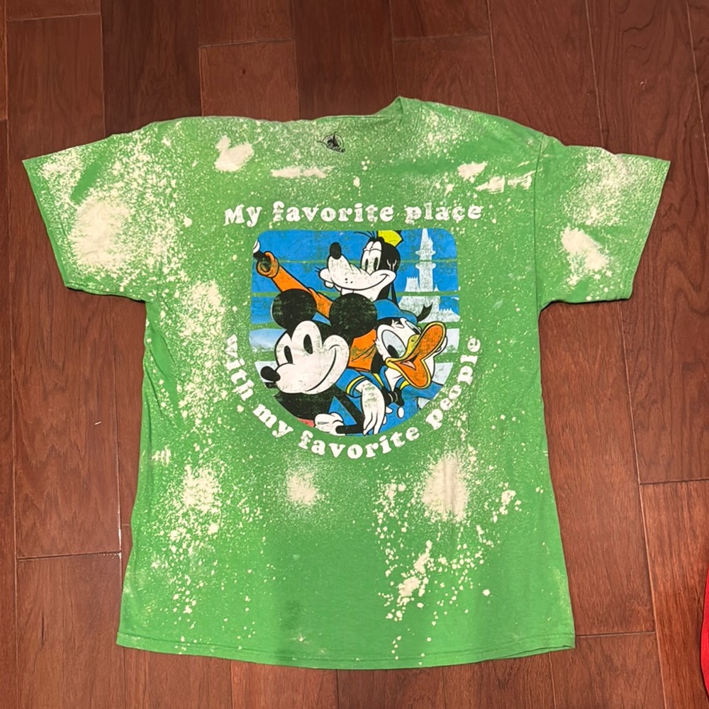 Disney Green Short Sleeve Tee with Mickey, Donald, goofy men’s large